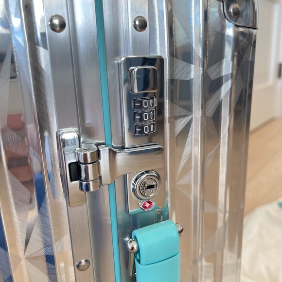 Authentic Like New Rimowa x Tiffany & Co. Rock Cut Cabin Silver Rolling Suitcase - Picture 4 of 16
